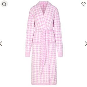 ISO Skims Pink Houndstooth Robe Size S/M